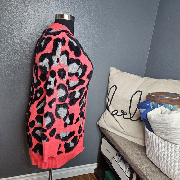 Torrid pink animal print cardigan sweater size 1X - Picture 2 of 4